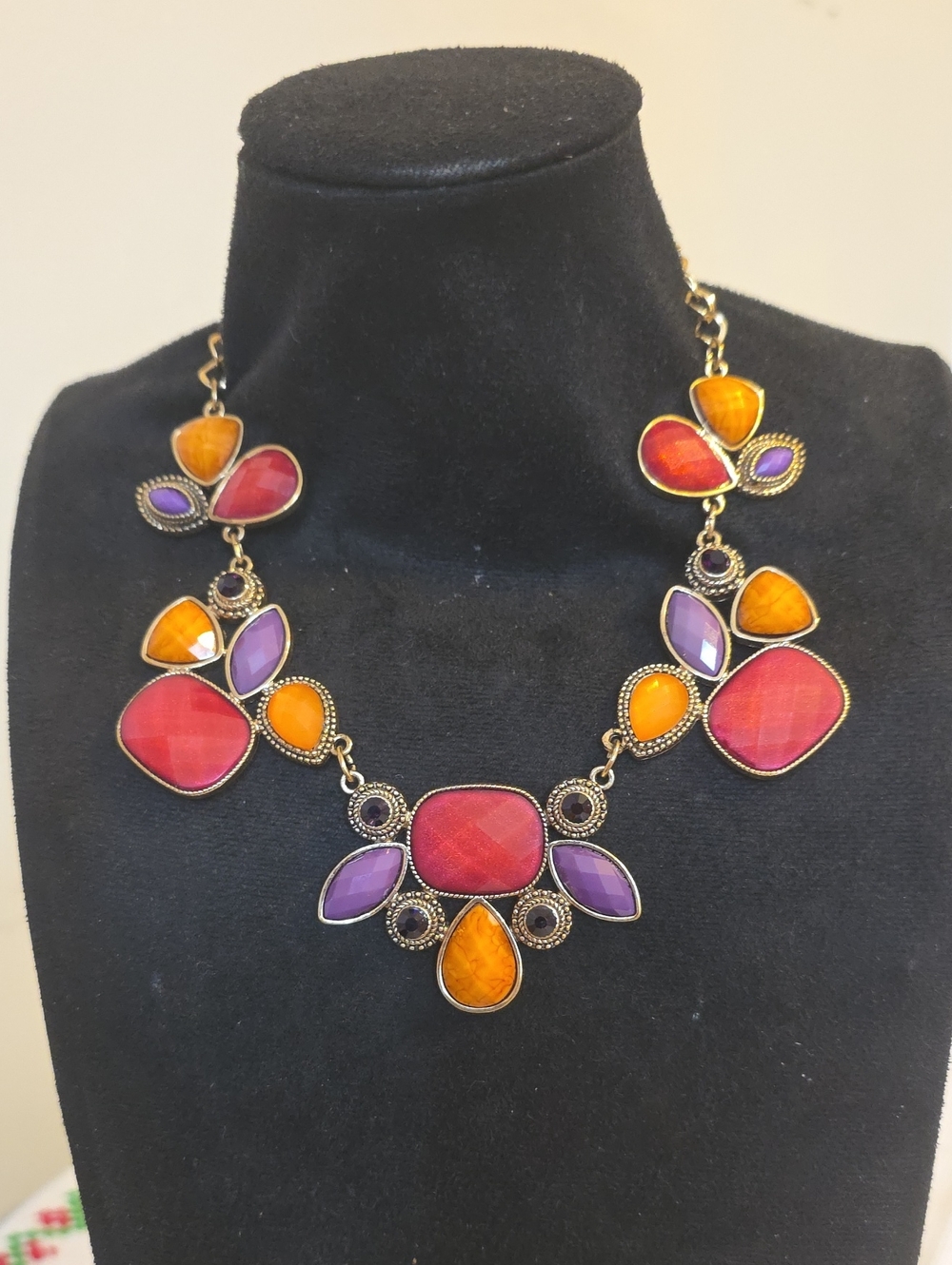Jewel Tone Chunky Faceted Bib Statement Necklace Gold Tone Amber Purple Cranberr